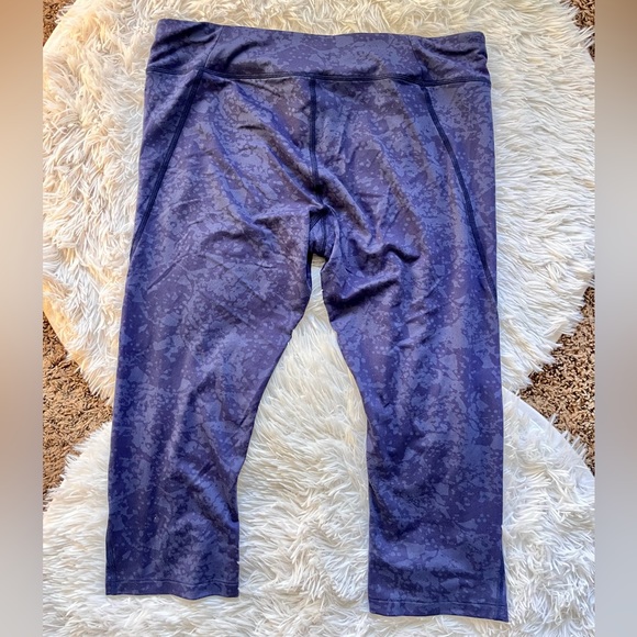 The North Face Leggings Purple Camo Camouflage Yoga Pants Cropped Capris - Picture 3 of 5